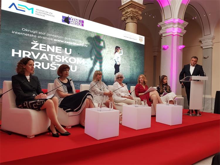 Slika /arhiva/FOTOGALERIJA/FOTO 2019/Okrugli stol Žene u hrvatskom društvu/4.jpg